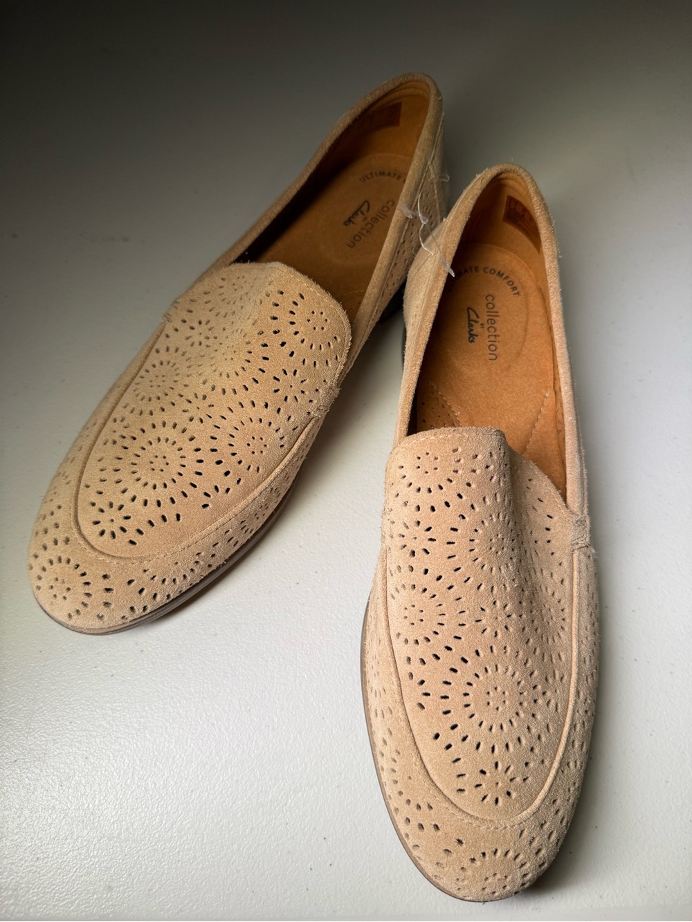 Clarks Sz 9.5 Trish Calla Tan  Suede Laser Cut Ultimate Comfort Loafer